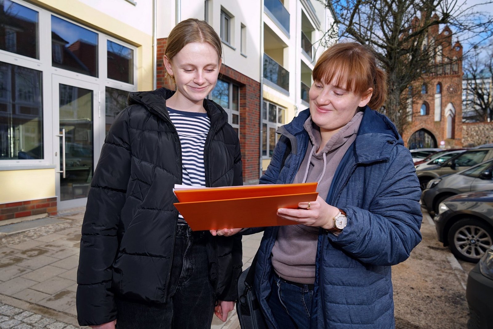 Spannende Einblicke: Nele Kinder besuchte als Schülerpraktikantin zusammen mit unserer Auszubildenden Franziska Ihnenfeld das Quartier 18 in der Innenstadt.